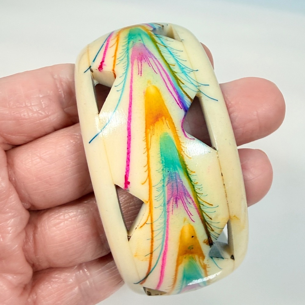 Vintage 80s Resin Bangle Bracelet Peacock Feather Cutout Cream Acrylic Wide 7.5